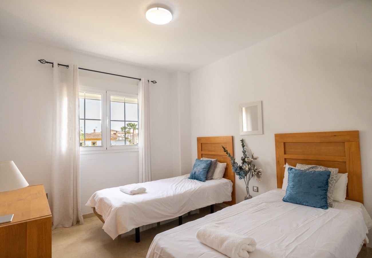 Apartamento en San Luis de Sabanillas - Balcón con vista piscina central Sabinillas Manilva