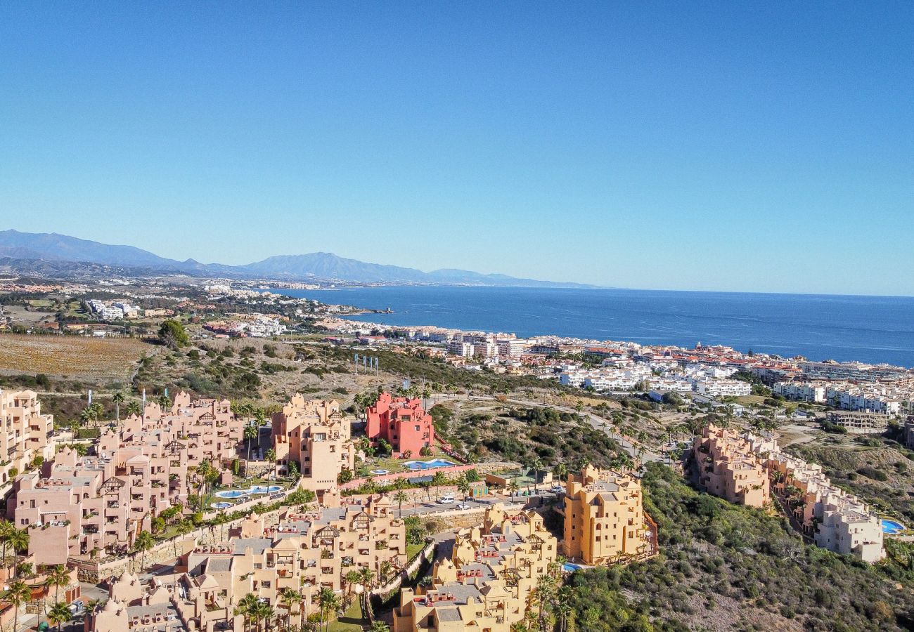 Apartamento en Manilva - 50. Apt near Duquesa port with pool area and Padel court  Apartamento en Manilva - 50. Apt near Duquesa port with pool area and Padel court
