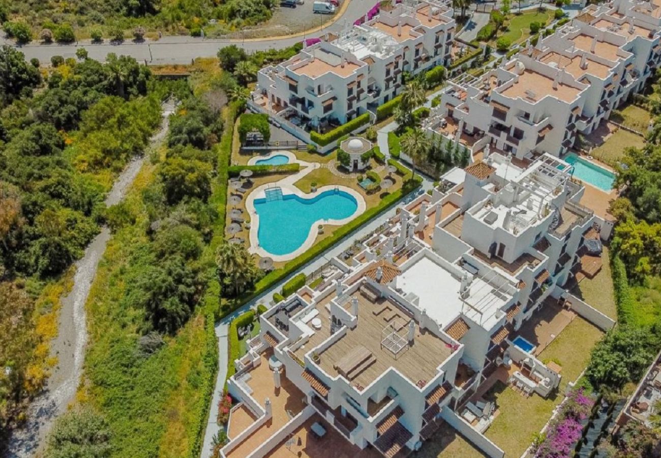 Apartamento en Estepona - 36. Golf Hills Estepona, padelcourt and a big private garden 