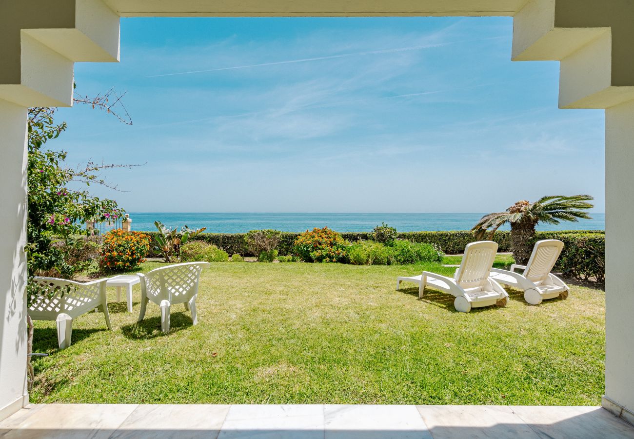 Apartamento en Estepona - 41. Front row beach panoramic sea view in Estepona 