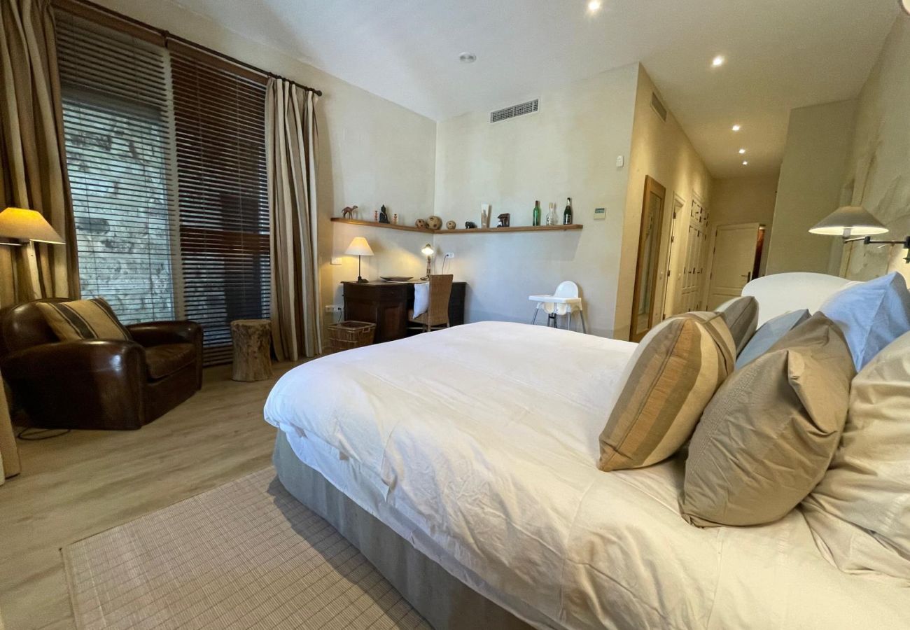 Villa en Benalup-casas viejas - 48. Luxury Eco Villa with Pool, Jacuzzi & Daily Br