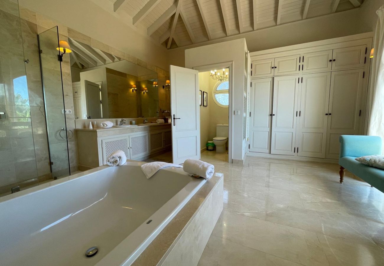 Villa en Benalup-casas viejas - 48. Luxury Eco Villa with Pool, Jacuzzi & Daily Br