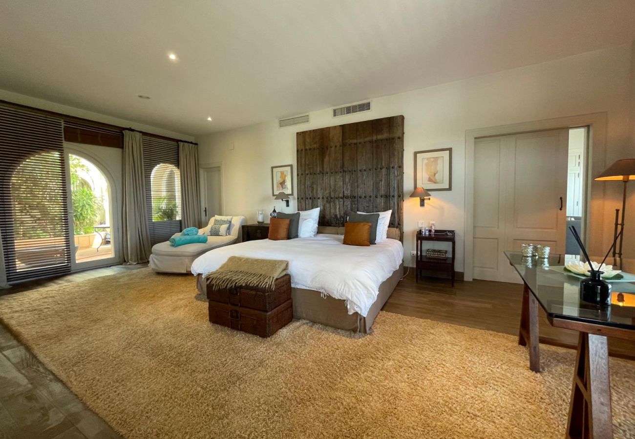 Villa en Benalup-casas viejas - 48. Luxury Eco Villa with Pool, Jacuzzi & Daily Br