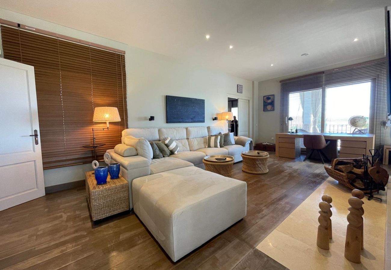 Villa en Benalup-casas viejas - 48. Luxury Eco Villa with Pool, Jacuzzi & Daily Br