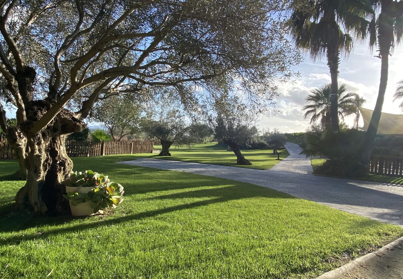 Villa en Benalup-casas viejas - 48. Luxury Eco Villa with Pool, Jacuzzi & Daily Br