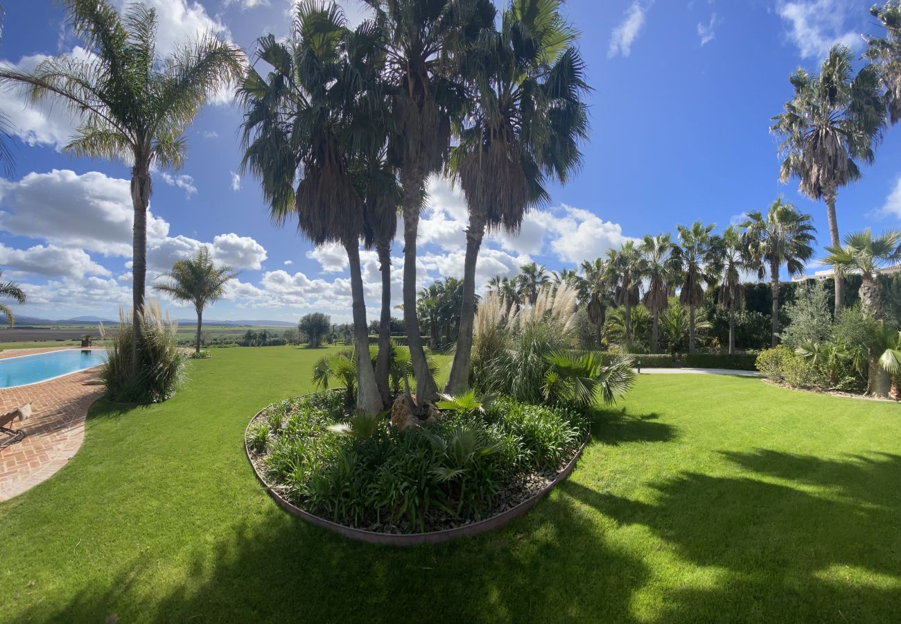 Villa en Benalup-casas viejas - 48. Luxury Eco Villa with Pool, Jacuzzi & Daily Br