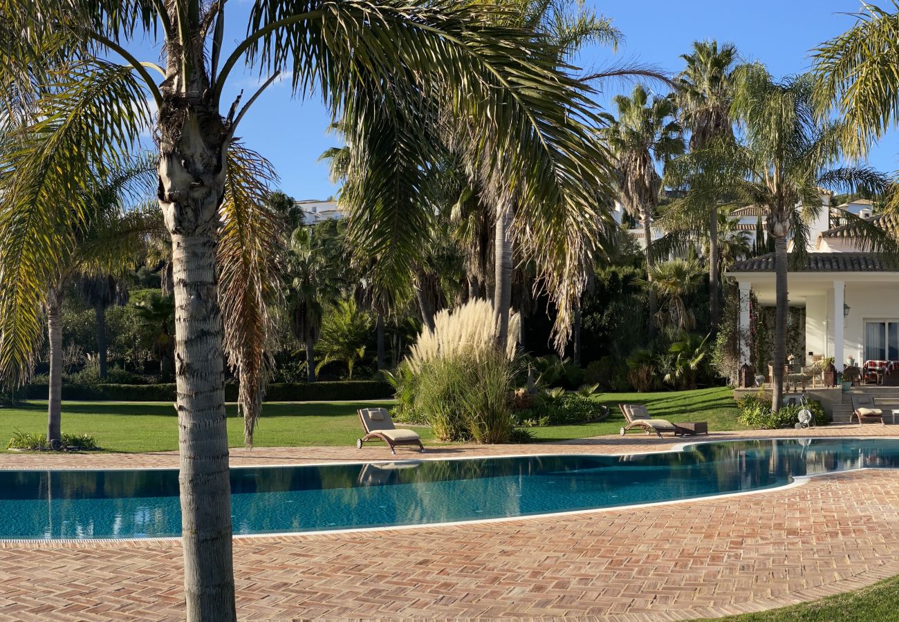 Villa en Benalup-casas viejas - 48. Luxury Eco Villa with Pool, Jacuzzi & Daily Br