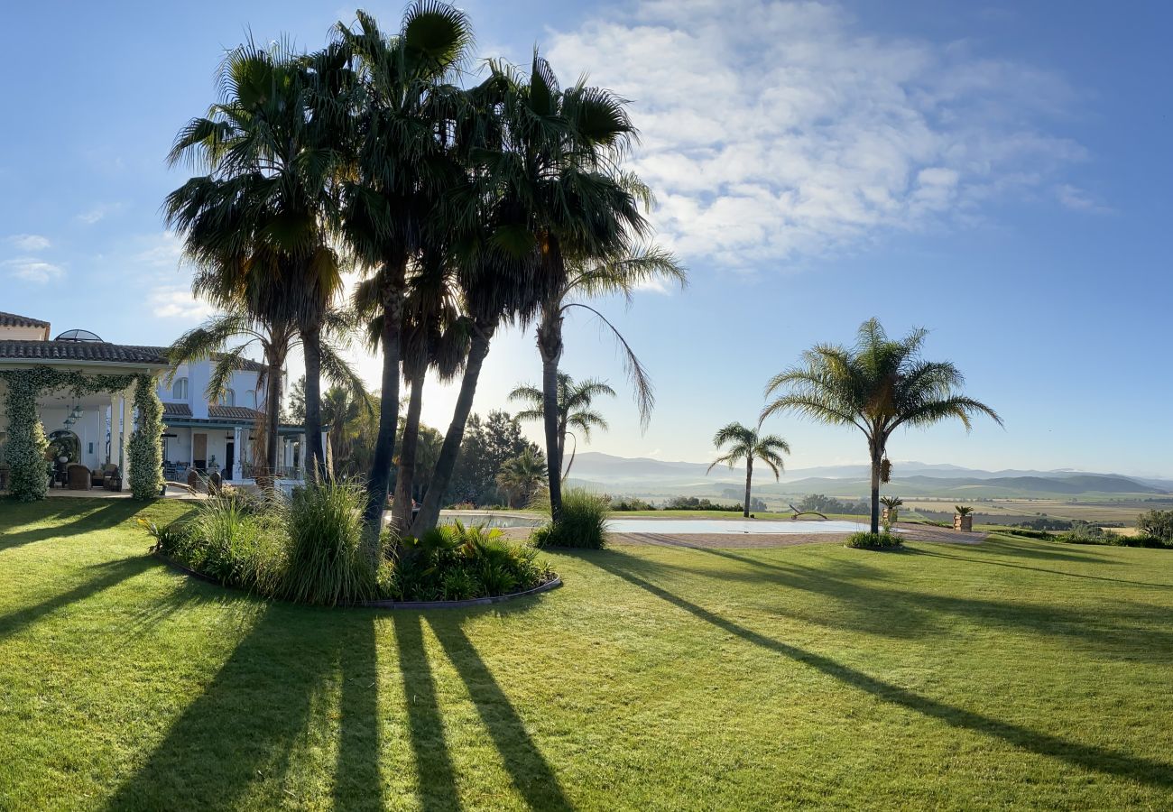 Villa en Benalup-casas viejas - 48. Luxury Eco Villa with Pool, Jacuzzi & Daily Br