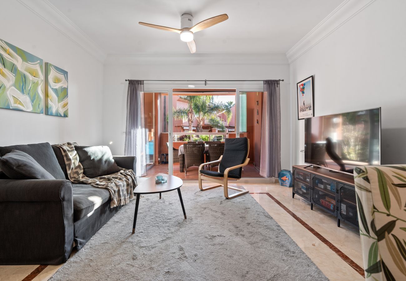 Apartamento en Estepona - 49 Comfortable 2-Bedroom Garden Apartment Close to