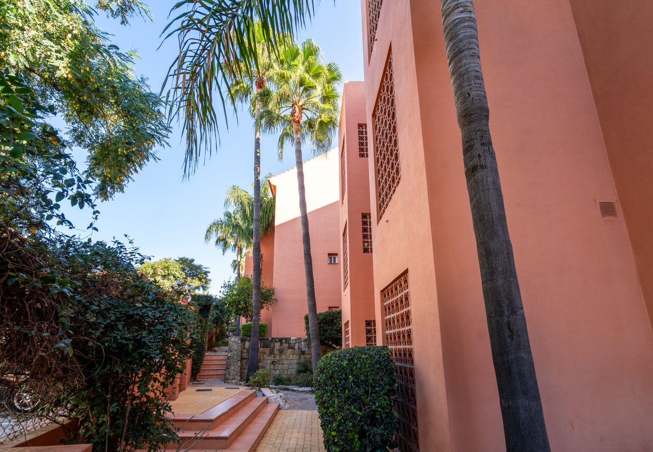 Apartamento en Estepona - 49 Comfortable 2-Bedroom Garden Apartment Close to