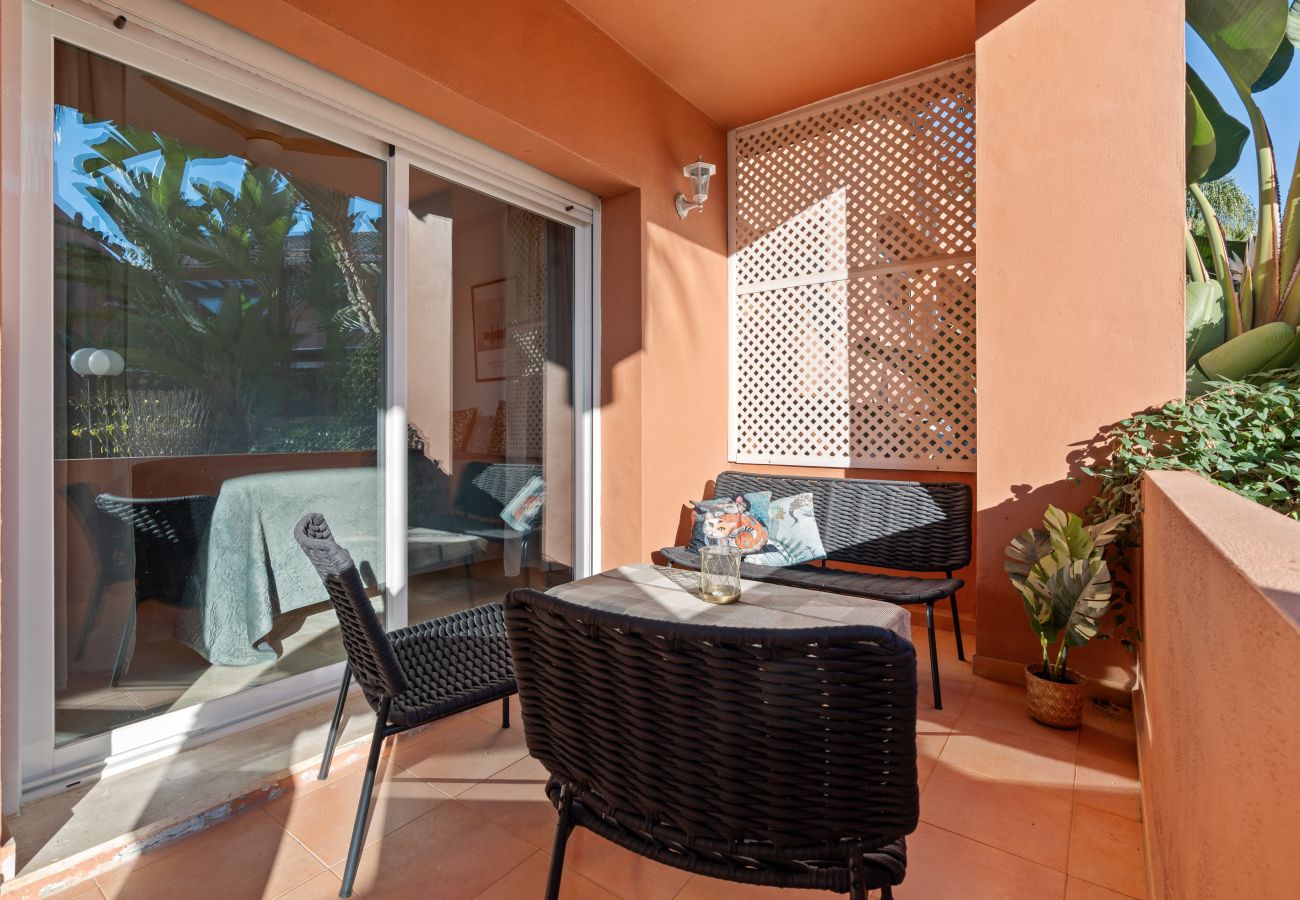 Apartamento en Estepona - 49 Comfortable 2-Bedroom Garden Apartment Close to