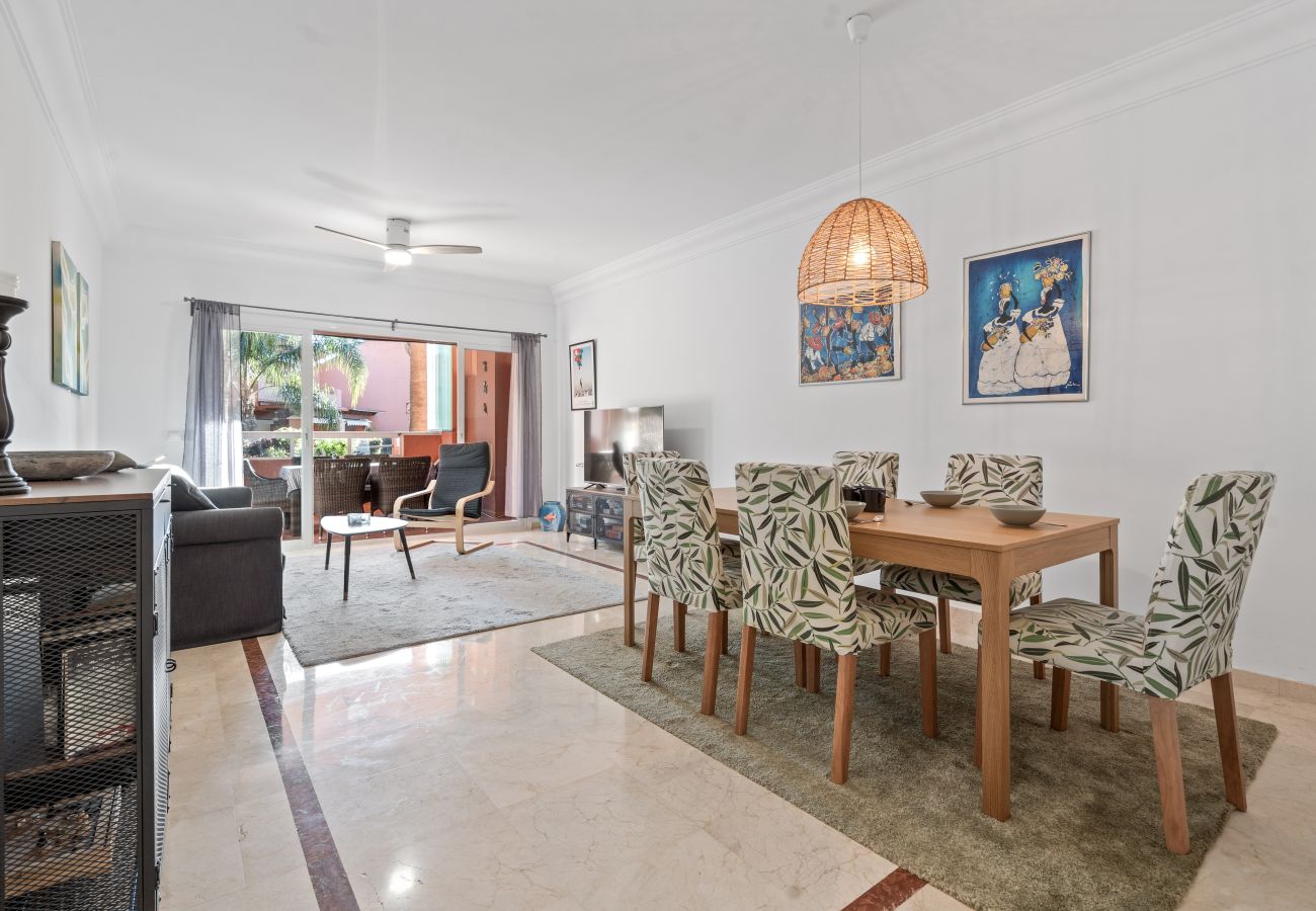 Apartamento en Estepona - 49 Comfortable 2-Bedroom Garden Apartment Close to