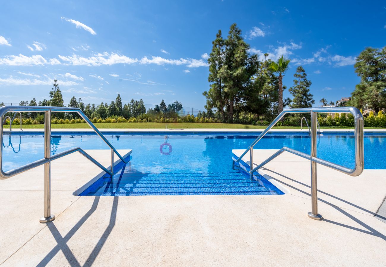 Apartment in Mijas Pueblo - Modern apartment with sea & pool views in Mijas