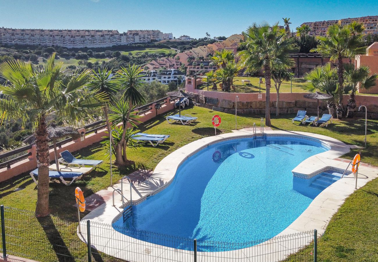 Apartment in Manilva - Apt near Duquesa port. Lovely pool area and padel court