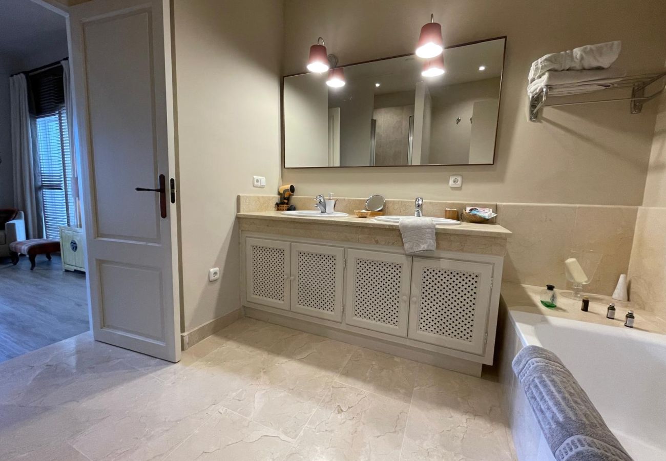 Villa in Benalup-casas viejas - 48. Luxury Eco Villa with Pool, Jacuzzi & Daily Br