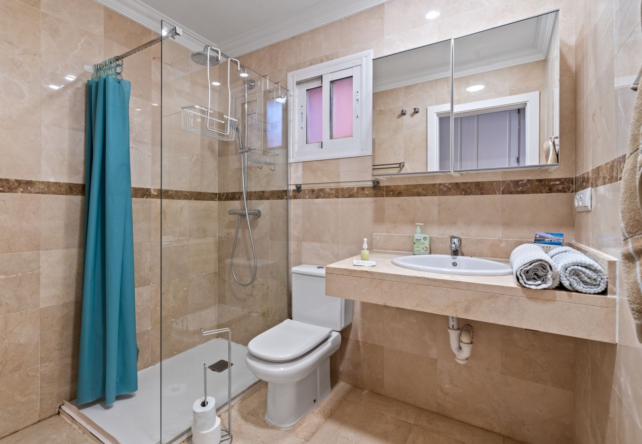 Apartment in Estepona - 49 Comfortable 2-Bedroom Garden Apartment Close to