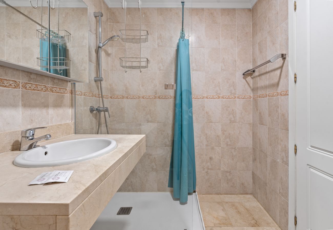 Apartment in Estepona - 49 Comfortable 2-Bedroom Garden Apartment Close to