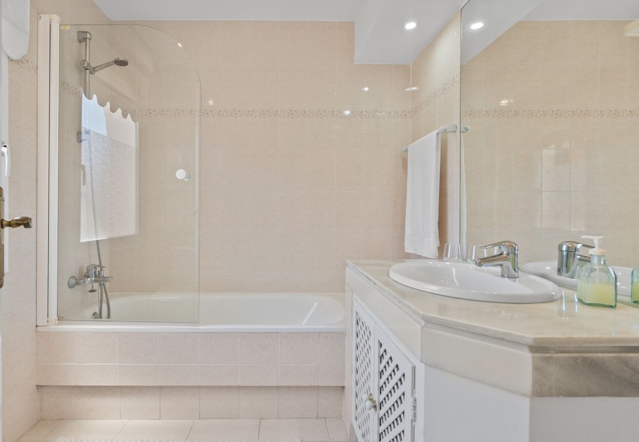 House in Manilva - 57 Townhouse with Pool & Rooftop Terrace in Duques