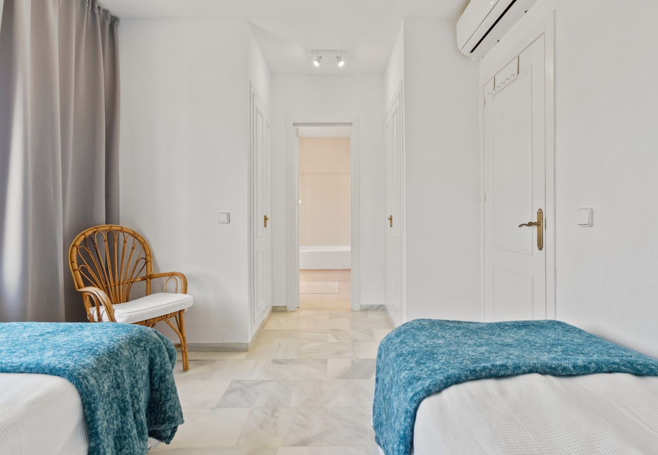 House in Manilva - 57 Townhouse with Pool & Rooftop Terrace in Duques