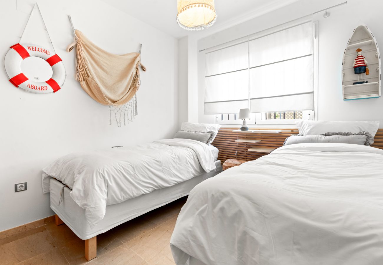 Lägenhet i San Luis de Sabanillas - 8. Duquesa – Ground Floor with Two Big Terraces & 