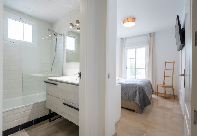 Lägenhet i Manilva - 13. Modern apt for 6 guest with shared pool in Manilva
