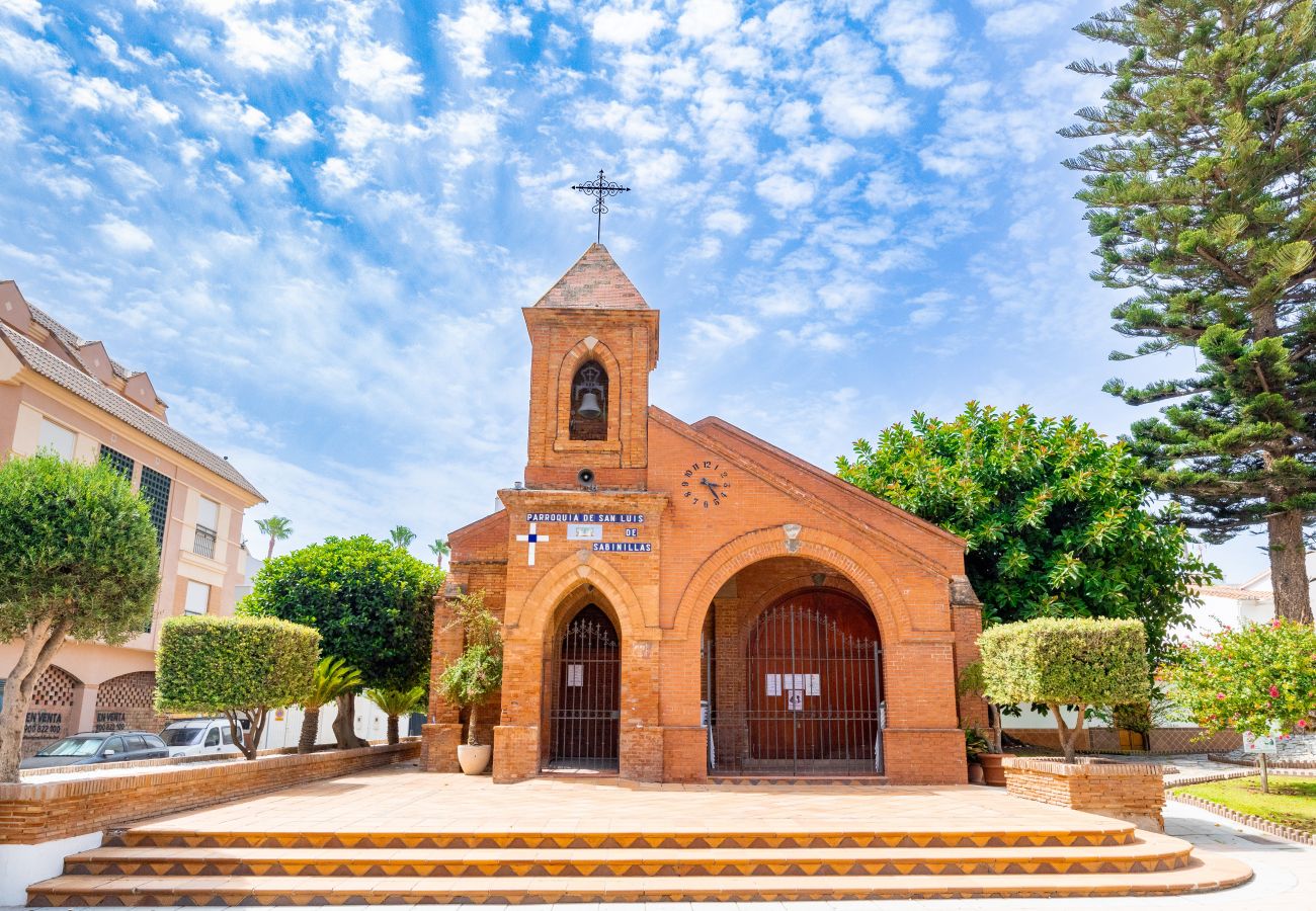 Lägenhet i San Luis de Sabanillas - Balkong med poolvy central i Sabinillas Manilva