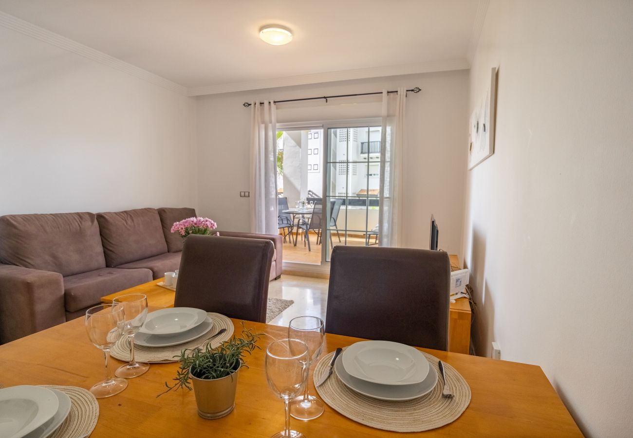 Lägenhet i San Luis de Sabanillas - Balkong med poolvy central i Sabinillas Manilva