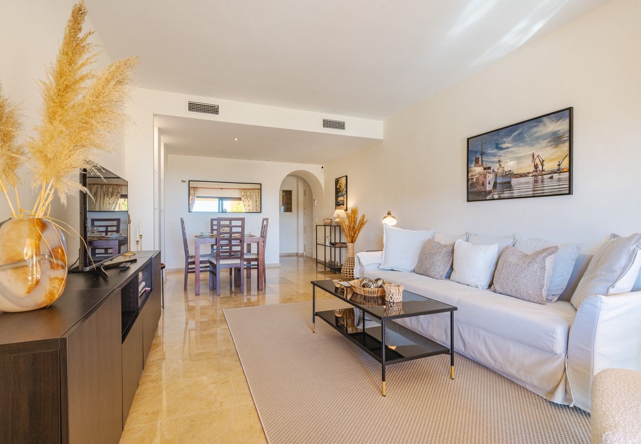 Lägenhet i Manilva - 50. Apt near Duquesa port with pool area and Padel court 