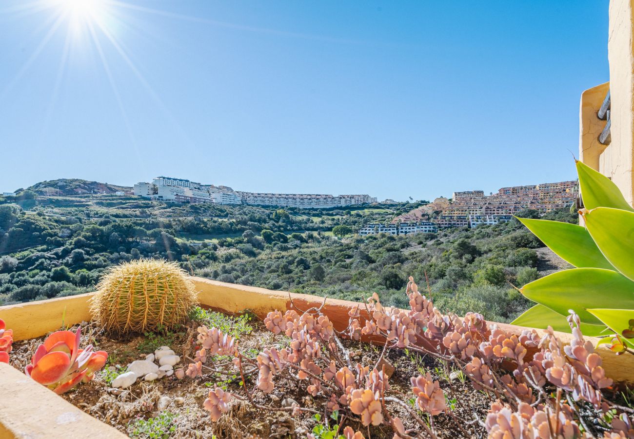 Lägenhet i Manilva - 50. Apt near Duquesa port with pool area and Padel court 