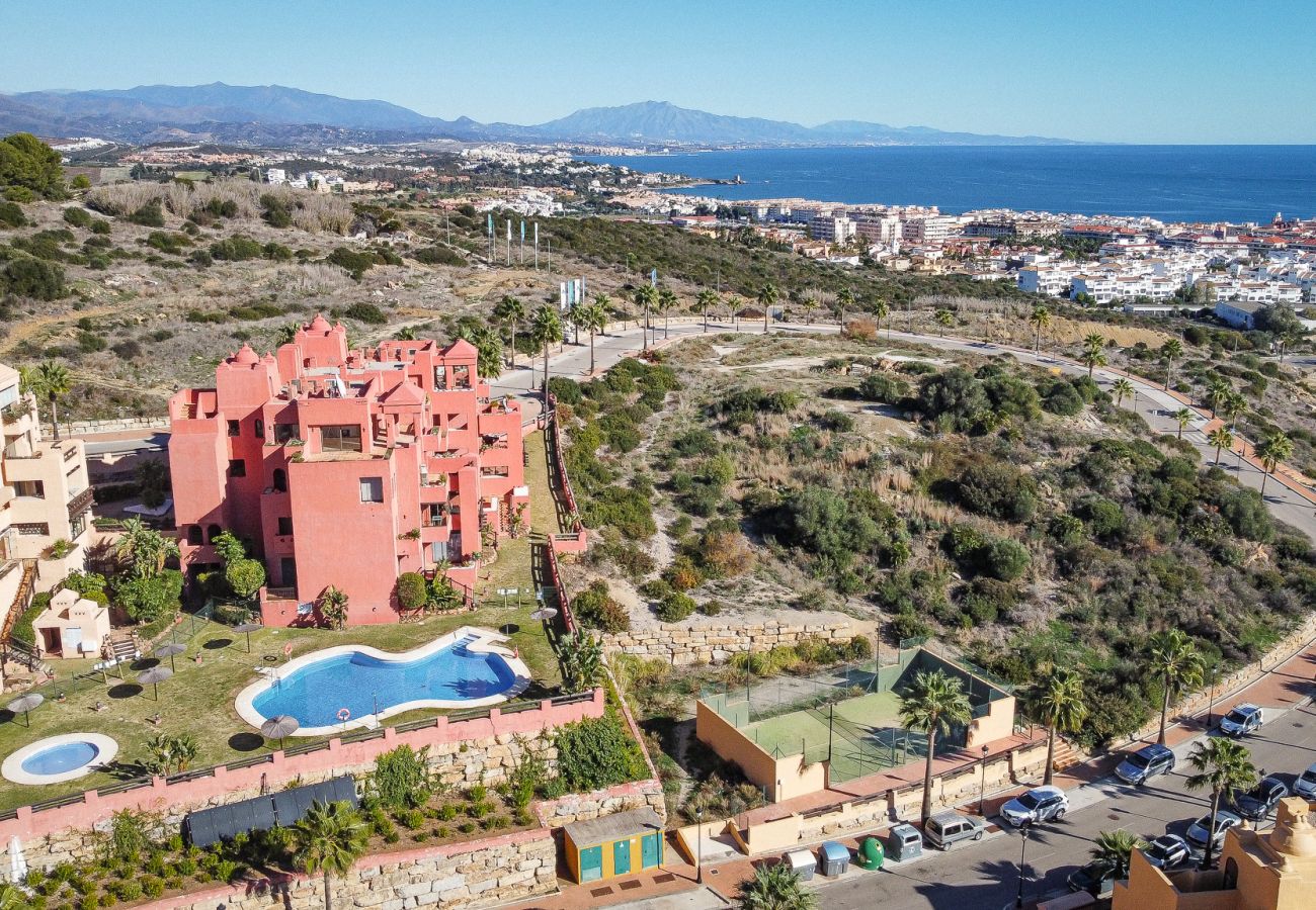 Lägenhet i Manilva - 50. Apt near Duquesa port with pool area and Padel court 