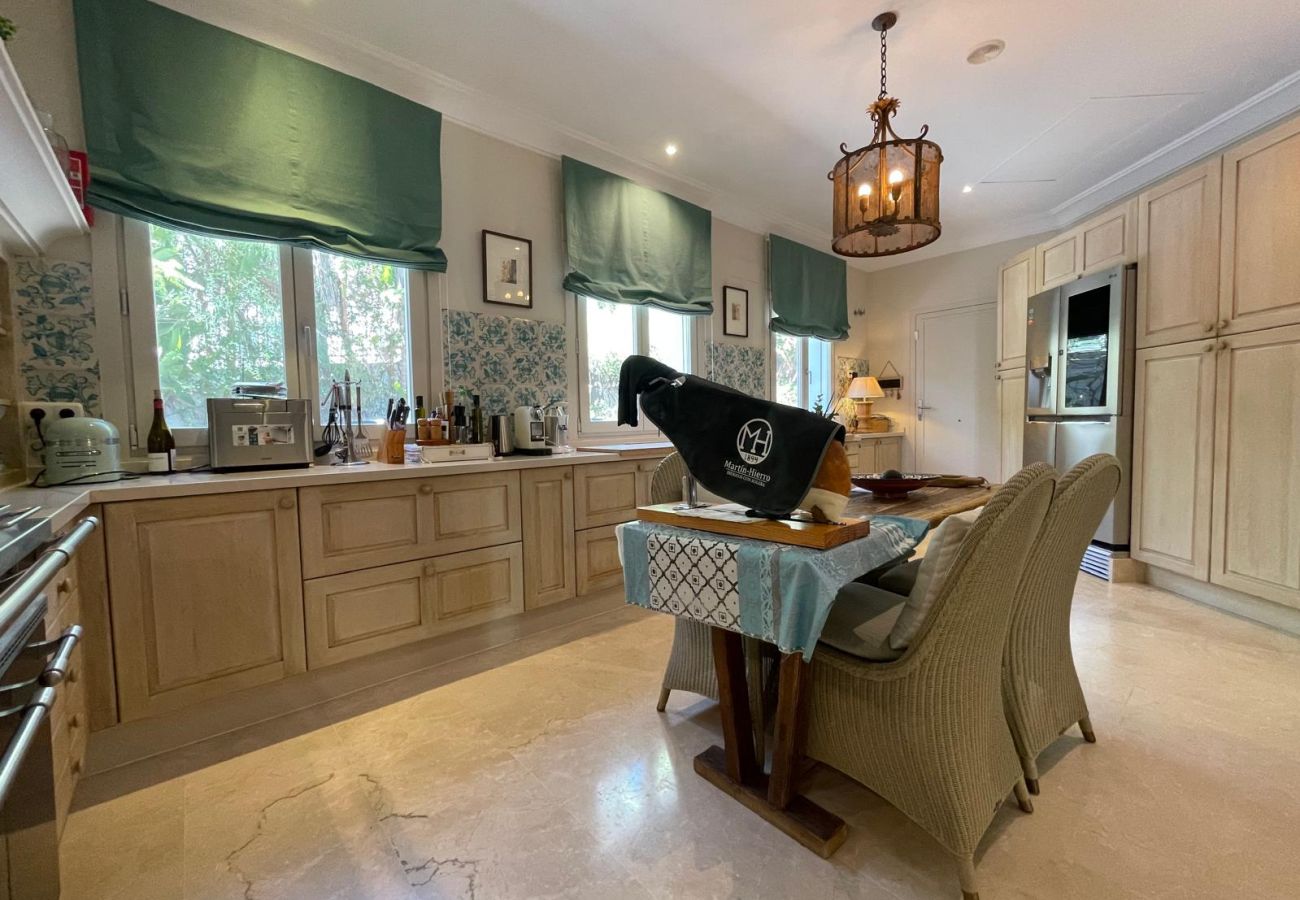 Villa i Benalup-casas viejas - 48. Luxury Eco Villa with Pool, Jacuzzi & Daily Br