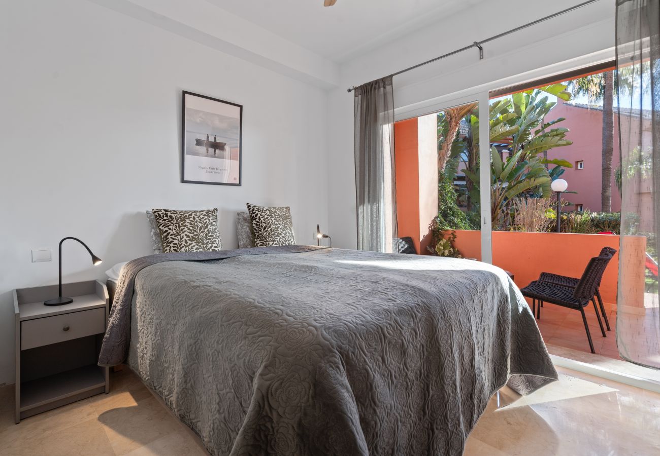 Lägenhet i Estepona - 49 Comfortable 2-Bedroom Garden Apartment Close to