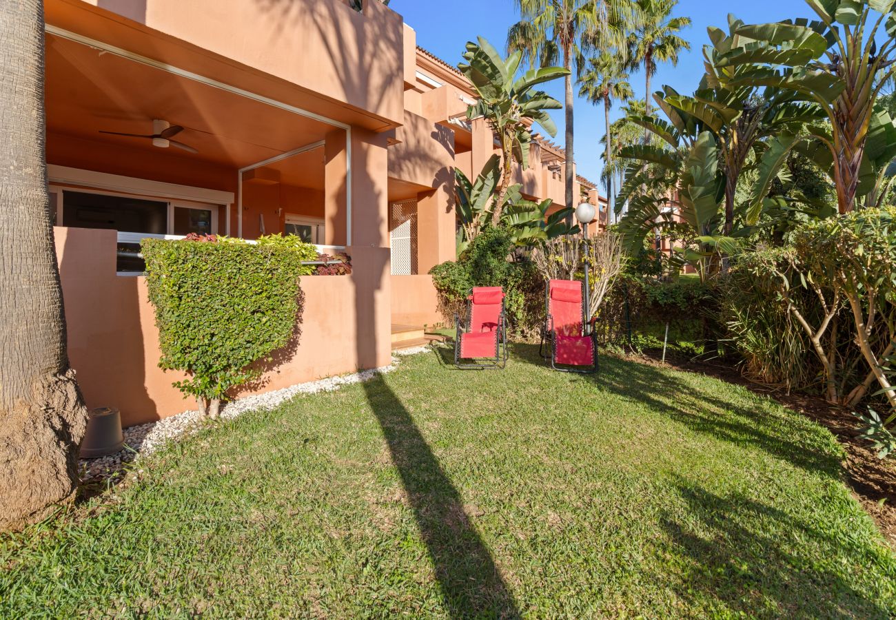 Lägenhet i Estepona - 49 Comfortable 2-Bedroom Garden Apartment Close to