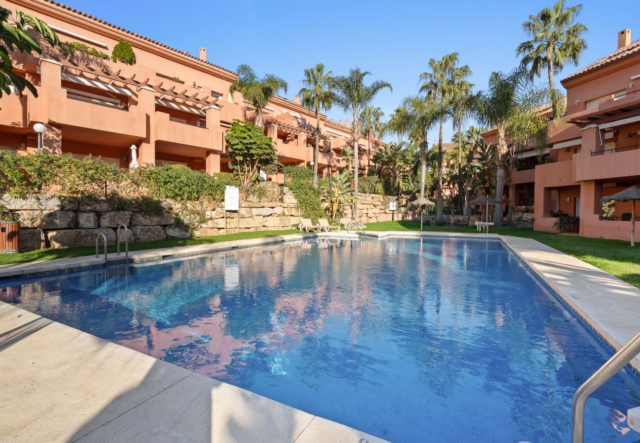 Lägenhet i Estepona - 49 Comfortable 2-Bedroom Garden Apartment Close to
