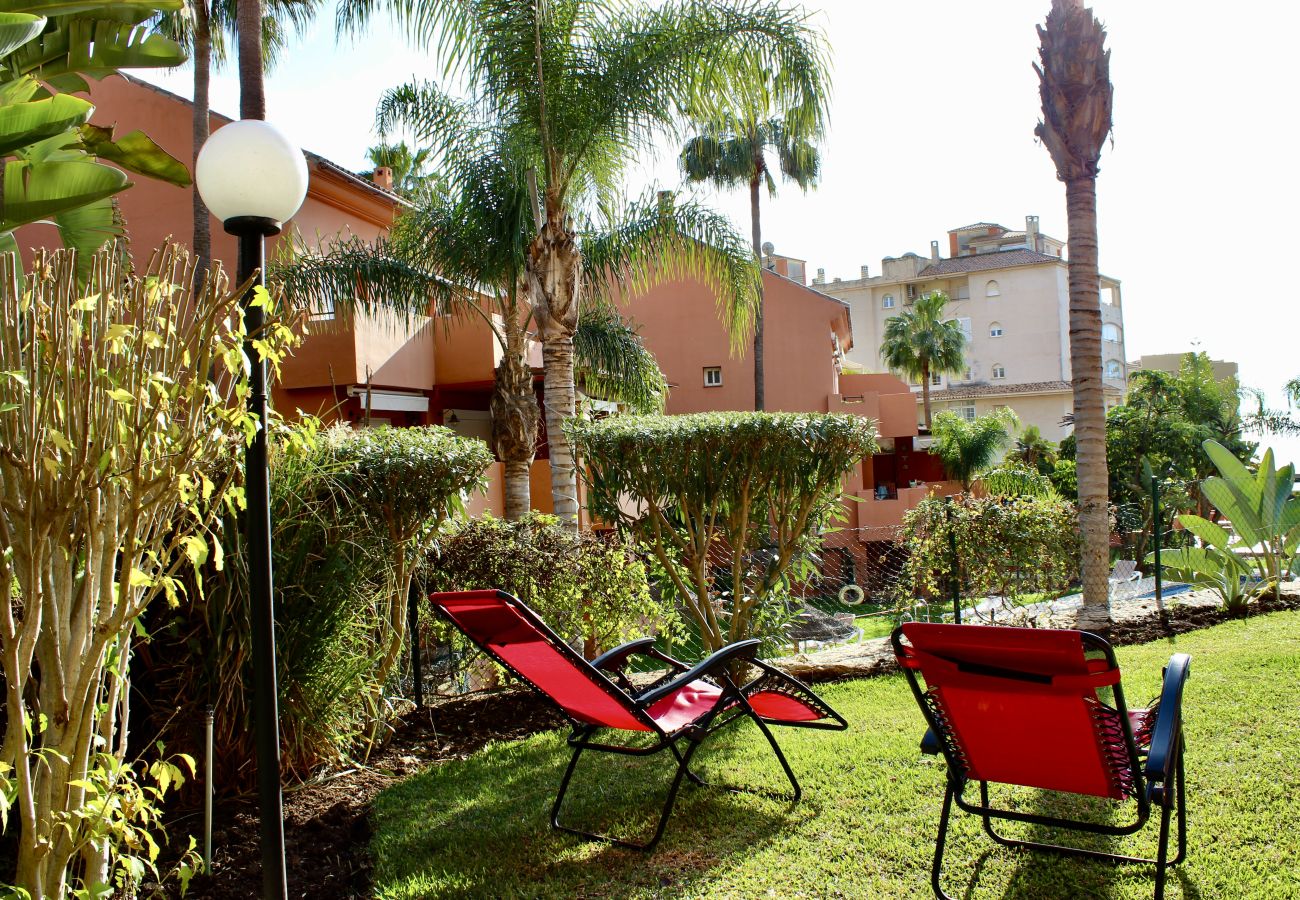Lägenhet i Estepona - 49 Comfortable 2-Bedroom Garden Apartment Close to