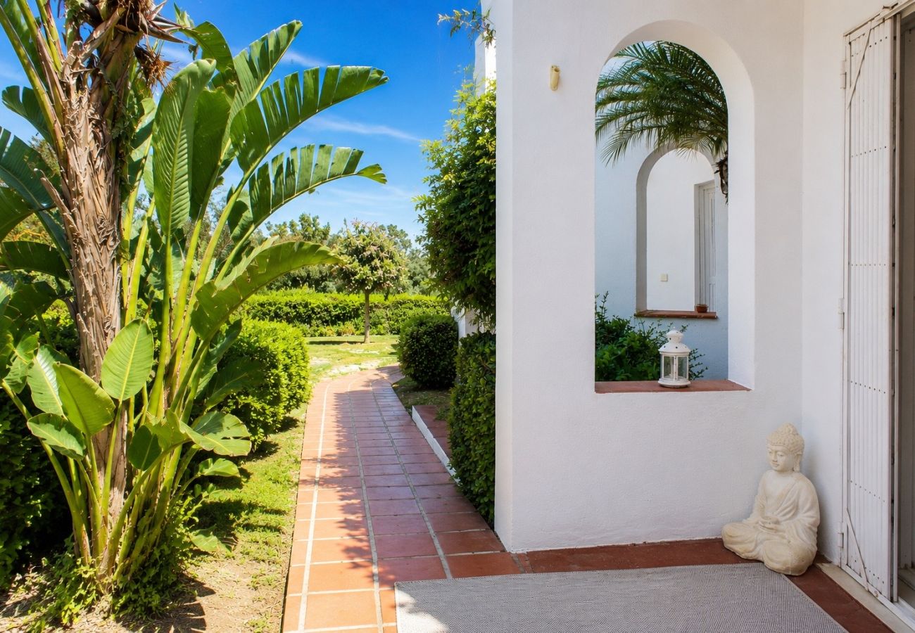 Stuga i Manilva - 57 Townhouse with Pool & Rooftop Terrace in Duques
